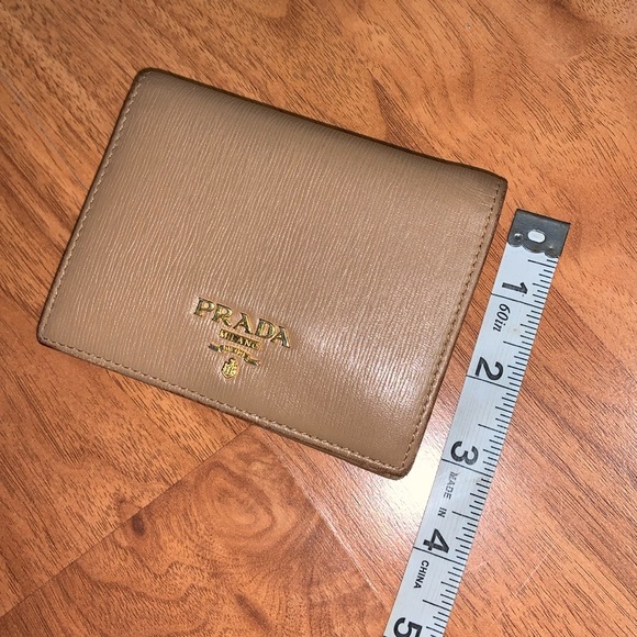 Authentic Prada Soft Calfskin Vitello Move Wallet with Authenticity Card - Picture 4 of 16